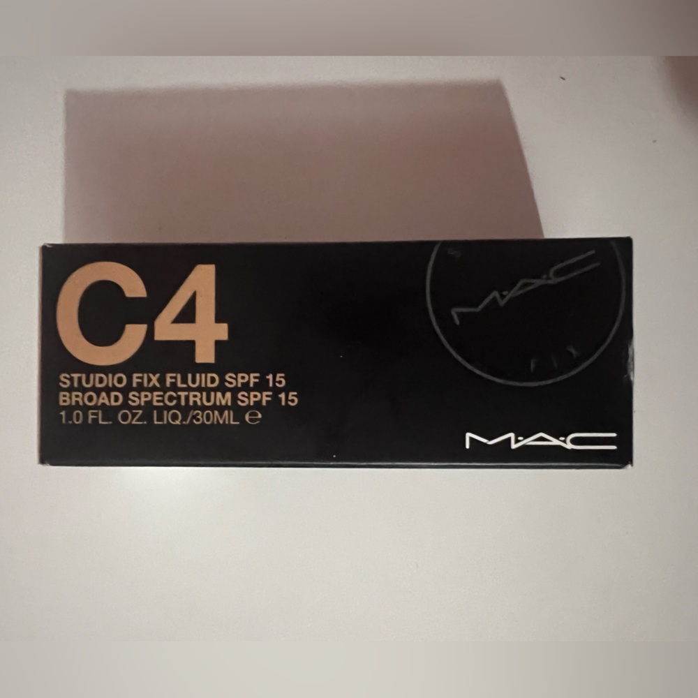 MAC STUDIO FIX FLUID FOUNDATION SPF 15 IN C4, NIB